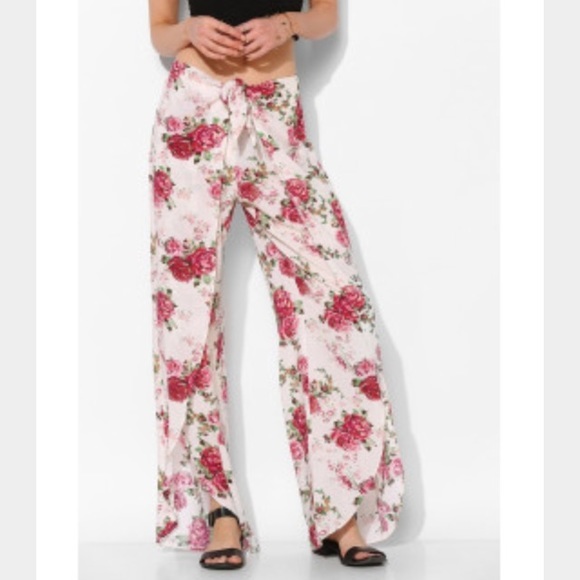Urban Outfitters Pants - Urban outfitters floral pants
